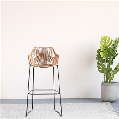 Alumiiniumist rotangist baar Patio kõrge taburetiga tugitool mustade metallist jalgadega