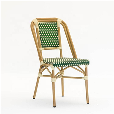 Rohelisest rotangist ja metallist muru välitool